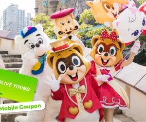 Lotte World mascots welcoming visitors outside the park