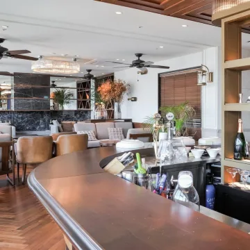 Lounge and bar seating area inside Solaria Nishitetsu Hotel Seoul Myeongdong